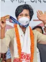  ?? — PTI ?? Boxer Lovlina Borgohain shows her Olympic 2020 bronze medal to supporters on her arrival at the Lokopriya Gopinath Bordoloi Internatio­nal Airport, Borjar, Guwahati, on Thursday.