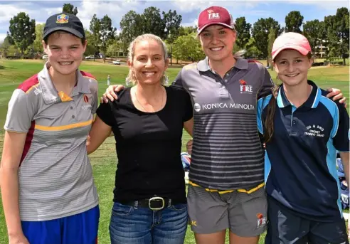  ?? Photo: Sean Teuma ?? PRESENT AND FUTURE: Darling Downs cricketers Bridget Peden (left) and Lucy Bourke alongside former Australian captain Jodie Fields and Queensland Fire bowler Georgia Prestwidge.