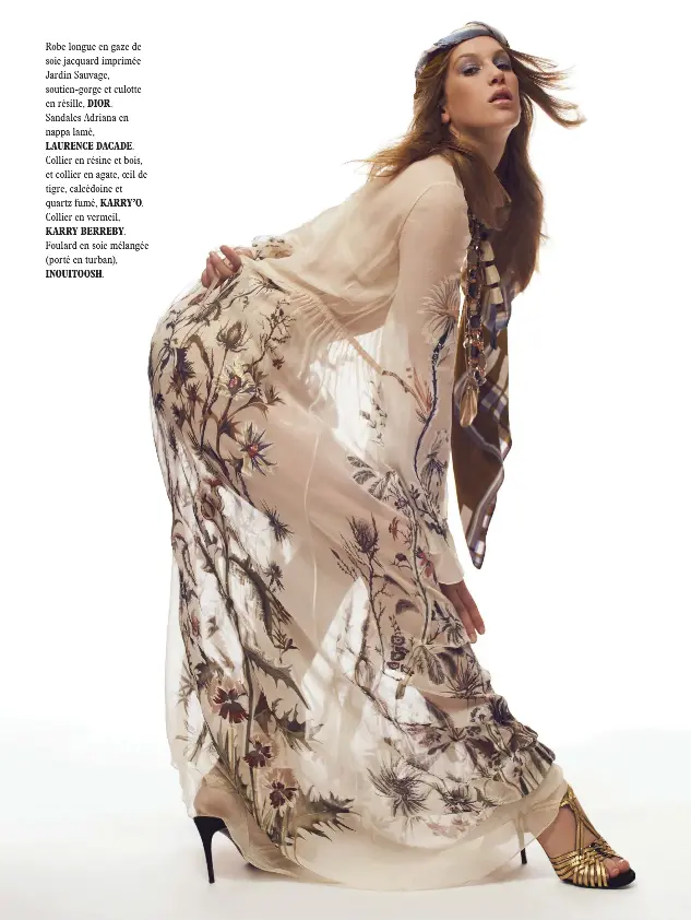  ??  ?? Robe longue en gaze de soie jacquard imprimée Jardin Sauvage, soutien-gorge et culotte en résille, DIOR.
Sandales Adriana en nappa lamé, LAURENCE DACADE.
Collier en résine et bois, et collier en agate, oeil de tigre, calcédoine et quartz fumé, KARRY’O.
Collier en vermeil, KARRY BERREBY.
Foulard en soie mélangée (porté en turban), INOUITOOSH.
