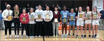  ?? PHOTO BY FRED T. FOARD HIGH SCHOOL ?? 2023 DICK’S SPORTING
The 2023 Dick’s Sporting Goods Classic All-Tournament Girls Basketball Team at CVCC’s Tarlton Complex on Dec. 29, 2023.