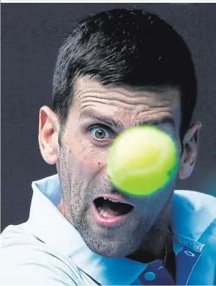  ?? ?? Augen auf: Novak Djokovic verlor erstmals nach 33 Siegen wieder ein Spiel in Melbourne