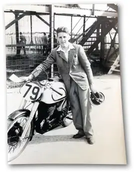  ??  ?? Here we see Geoff on Saturday, June 3 'weighing in' his 350cc factory Norton for Monday's Junior race, in which he finished runner-up to team leader Artie Bell. Four days later he swept the opposition away and 'The Duke Era' began.