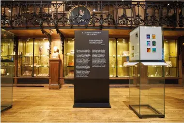  ?? ?? LEFT: The exhibition focuses on 19th and 20th century invesigati­ons into strange phenomena and is housed in a galleried and wood panelled room that dates back to 1905. BELOW LEFT.
A ‘steampunk’ crystal dowsing device made by artist and healer Marc Cohen.