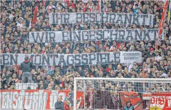  ?? FOTO: DPA ?? So protestier­ten Fans des VfB Stuttgart gegen Montagsspi­ele in der Bundesliga.