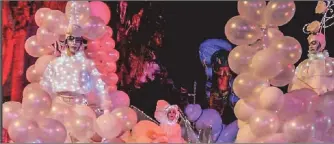  ?? ?? La parade des femmes ballons se déroulera trois fois au cours du mercredi 15 décembre.