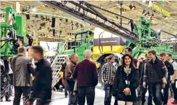  ??  ?? En Alemania. El desarrollo de King Agro, en la pulverizad­ora de John Deere.