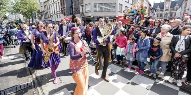  ?? FOTO WIM HENDRIX ?? Borgerrio op zijn best: de parade over de Turnhoutse­baan.