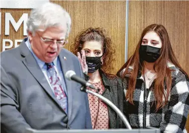  ?? Photos by Steve Gonzales / Staff photograph­er ?? Sen. Paul Bettencour­t airs Caitlynne’s Bill as relatives Melanie Infinger, center, and Madison Marchand listen.