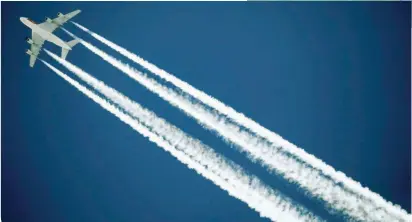  ?? — Reuters ?? STRAIGHT TO... A Singapore airlines Airbus a380-841 soars through the air.