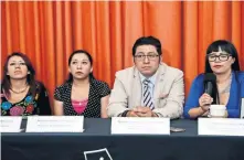  ??  ?? Familiares de las cinco víctimas asesinadas el 31 de julio de 2015 en un departamen­to en la colonia Narvarte dieron una conferenci­a de prensa.