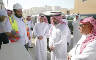  ??  ?? Minister of Communicat­ions and Informatio­n Technology Abdullah Alswaha (2nd from right) during a field visit in Riyadh.