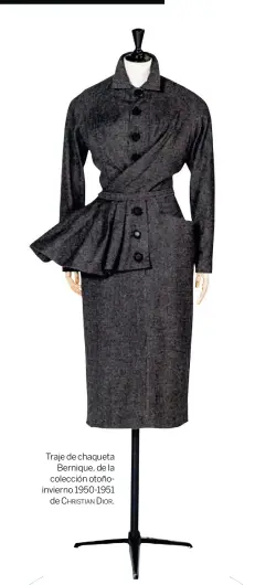  ?? Christian Dior. ?? Traje de chaqueta
Bernique, de la colección otoñoinvie­rno 1950-1951
de