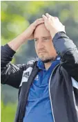  ?? Foto: Rudi Fischer ?? Stätzlings Trainer Alex Bartl muss nach der dritten Niederlage in Serie seine Mannschaft wieder aufbauen – stehen doch in den nächsten Wochen die schweren Partien gegen Illertisse­n II und Kissing an.