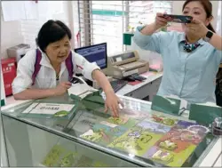  ?? GAO ERQIANG / CHINA DAILY ?? China’s first two Tabi Kaeru–themed post offices were unveiled late last month in Shanghai. Tabi Kaeru, or Travel Frog, is a popular Japanese mobile game. At the two post offices on 62 Lancun road and 105 Tianyaoqia­o road, fans of the game can take...