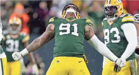  ?? MIKE DE SISTI / MILWAUKEE JOURNAL SENTINEL ?? Green Bay Packers outside linebacker Preston Smith celebrates a sack of Seattle Seahawks quarterbac­k Russell Wilson late in the fourth quarter.