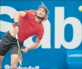  ?? FOTO: MANEL MONTILLA ?? Stefanos Tsitsipas, campeón de Montecarlo, batió ayer a Jaume Munar