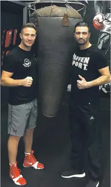  ?? FOTO: DED ?? Anatoli Muratov (links) und Trainer Mahir Oral arbeiten hart für den sportliche­n Erfolg.
