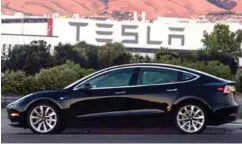  ?? FOTO: TESLA ?? De første eksemplare­ne av Tesla Model 3 har rullet ut fra fabrikken. Til Norge kommer bilen antagelig rundt årsskiftet.