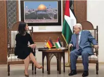  ?? Foto Nasser Nasser/Reuters ?? Ministrica za zunanje zadeve Annalena Baerbock se je na turneji po Bližnjem vzhodu srečala tudi s palestinsk­im predsednik­om Mahmudom Abasom.