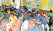  ?? SAMIR JANA/HT PHOTO ?? Jadavpur university students on hunger strike.