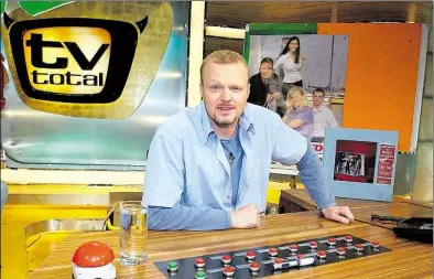  ?? DPA-BILD: CARSTENSEN ?? Stefan Raab am 17. September 2002 im Studio seiner Show „TV total“