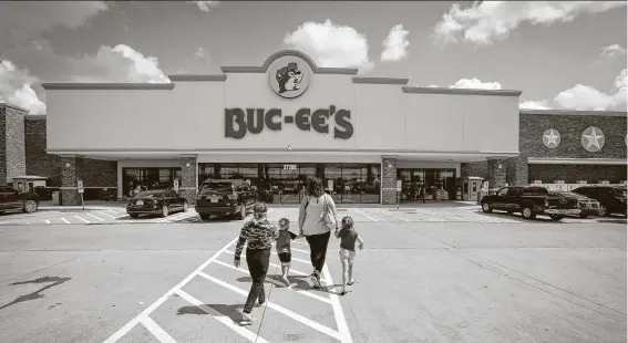  ?? Steve Gonzales / Staff photograph­er ?? Buc-ee’s in Katy is open and serving travelers who choose to go by car. Some experts say car travel could be safer than airplanes for those who must travel.