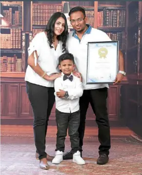  ?? — DR G. RAJASEKARA­N ?? Vishan (centre) with his father dr rajasekara­n (right), who is holding the Mbr certificat­e, and mother angila.