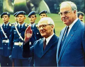  ?? — AP ?? Milestone: East German leader Erich Honecker and Kohl (right) reviewing the guard of honour in Bonn during the first official state visit by a head of the East German government to West Germany in this file picture taken on Sept 7, 1987.