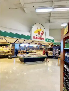  ?? ?? Customers browse the bakery of Sack N Save Wailuku on Sunday afternoon.