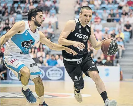  ?? FOTO: ACB / TONY RUIBAL ?? Más difícil todavía Salgado cree que, a pesar de que la derrota en Santiago fue un palo duro, hay que pelear hasta el final