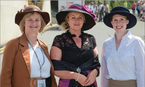  ??  ?? Cllr Grainne McLoughlin, Jill Finnerty and Patricia Keddy all dressed up in period dress for the Kilcoole Remembers 1916 festival.