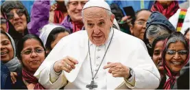  ?? Vincenzo Pinto / Getty Images ?? Pope Francis’ defense of press freedom puts him at odds with an increasing number of leaders who try to undermine the role of journalism.