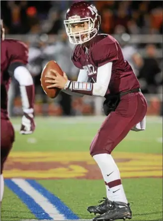  ?? TANIA BARRICKLO — DAILY FREEMAN ?? Quarterbac­k Jimmy Verney leads New Paltz into tonight’s Class B regional contest against Pleasantvi­lle at Dietz Stadium.