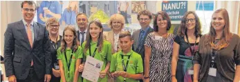  ?? FOTO: CHEMIEBW20­18 ?? Die erfolgreic­hen Sechstkläs­sler der Rupert-Mayer-Schule bei der Preisverle­ihung.