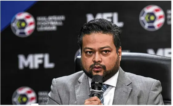  ??  ?? Serious matter: MFL CEO Kevin Ramalingam speaking during the board meeting in Johor Baru. — Bernama