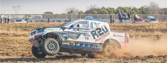  ?? Pictures: Nadia Jordaan ?? CROWD FAVOURITES. Local hero Jacques van Tonder and Sammy Redelinghu­ys (RED Ford Ranger) should have a solid following in the Harrismith 400.