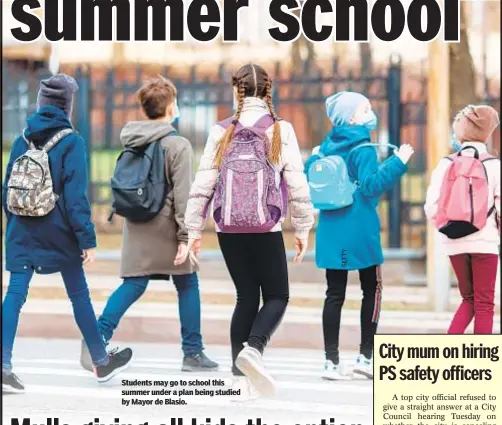  ??  ?? Students may go to school this summer under a plan being studied by Mayor de Blasio.