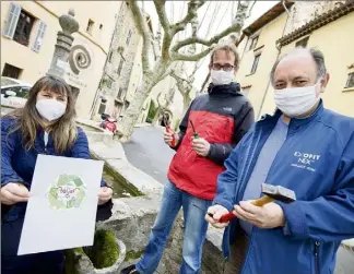  ?? (Photo Clément Tiberghien) ?? Désireux d’ouvrir un repair café au coeur du village, les membres de “La recyclerie du bélier” en appellent à toutes les bonnes volontés – et aux mains bricoleuse­s !