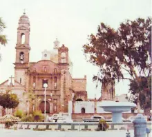  ?? /CORTESÍA: ELPIDIO MORALES MORENO ?? Foto histórica del parque de Zacatelco donde se aprecia la fuente