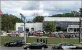  ?? ANDREW CASS — THE NEWS-HERALD FILE ?? Heavy police presence is shown at Classic BMW in Willoughby Hills