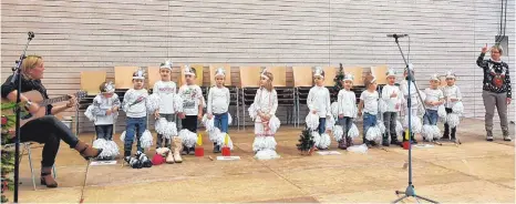  ?? FOTO: GEMEINDE WESTHAUSEN ?? Die Schneeflöc­kchen des Lippacher Kindergart­ens eroberten mit ihrem Auftritt alle Herzen.