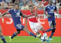  ??  ?? TRIUNFO. El Lyon ganó al Mónaco en el estreno de la Ligue 1.