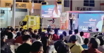  ?? — Photo from Facebook/Dr Sim Kui Hian ?? Dr Sim delivers his speech during the event in Ulu Sungai Merah.