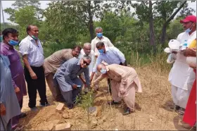  ?? (PHOTO COURTESY: TWITTER ACCOUNT OF LAL CHAND MALHI, MEMBER NATIONAL ASSEMBLY OF PAKISTAN). ?? A view of the ground-breaking ceremony of the Lord Krishna temple in Islamabad