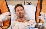  ?? (Photos DR et EPA/MaxPPP) ?? Romain Grosjean est sorti de l’hôpital hier matin. Le pilote Haas va maintenant s’atteler à soigner ses mains, gravement brûlées.