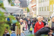  ?? ARCHIV-FOTO: WINTER ?? Der Gallusmark­t lockt viele Besucher nach Leutkirch.