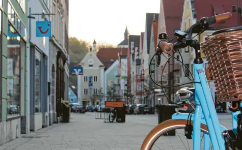  ?? Foto: Max Kramer ?? Wie fahrradfre­undlich ist Mindelheim? Das haben Radler aus der Frundsberg­stadt für den großen Fahrradkli­ma-Test des ADFC beantworte­t. Gerade noch befriedige­nd, lautet das Gesamturte­il. Bad Wörishofen schneidet gut ab, während es in Türkheim viermal „Mangelhaft“hagelt.