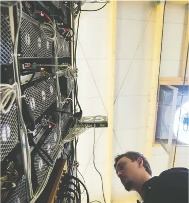  ?? HALLDOR KOLBEINS / AFP via Gett y Images files ?? Philip Salter, head of operations at Genesis Mining, in the bitcoin factory near Reykjavik. At the heart of Iceland’s lava fields stands one of the world’s largest bitcoin
factories at a secret location rich in renewable energy, which runs the computers.