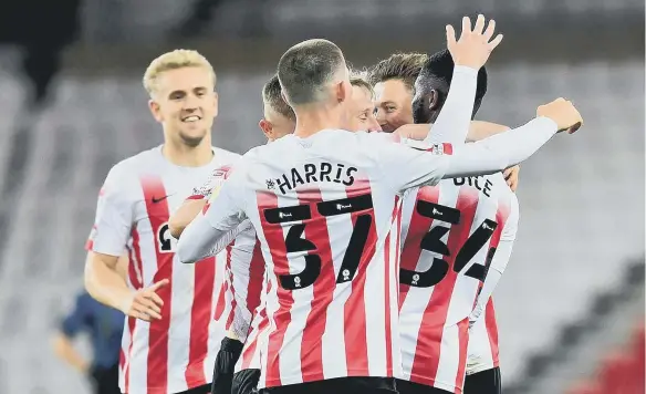  ?? ?? Sunderland celebrate their opening goal against Manchester United U21s on Wednesday evening