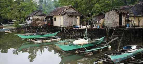  ?? www.rappler.com) ?? Coastal fishing villages such as this are vulnerable to sea level rise and storm surges. (